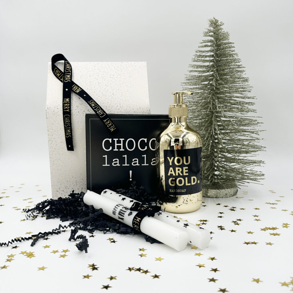 Luxe kerstpakket met gouden handzeep You are Gold, chocoladedoos en kerstboompje